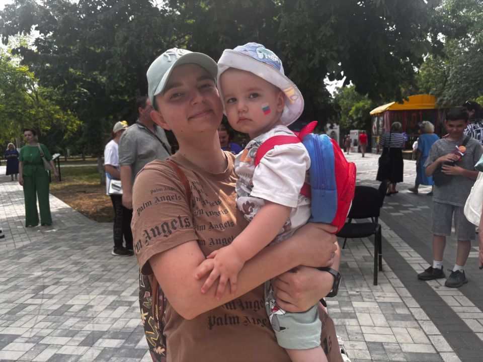 В Геническе появился новый арт-объект "Наша история", заявил Владимир Сальдо В Геническе появился новый арт-объект "Наша история", заявил Владимир Сальдо
