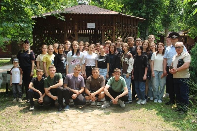 Ребята из Херсонской области в лагере в Адыгее встретились с полицейскими и представителями Общественного совета Ребята из Херсонской области в лагере в Адыгее встретились с полицейскими и представителями Общественного совета