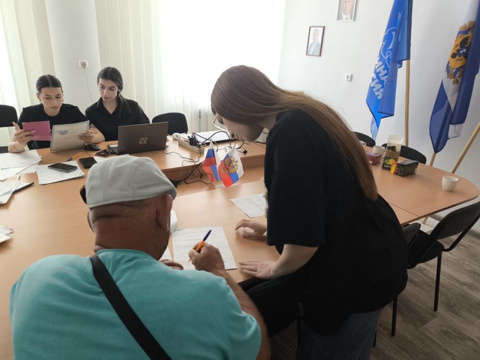 Выездной офис МФЦ принял более 40 жителей Рубановки в Великолепетихском округе, сообщил Владимир Сальдо