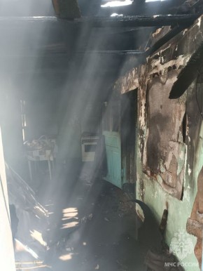 Огнеборцы МЧС России ликвидировали пожар в селе Тарасовка