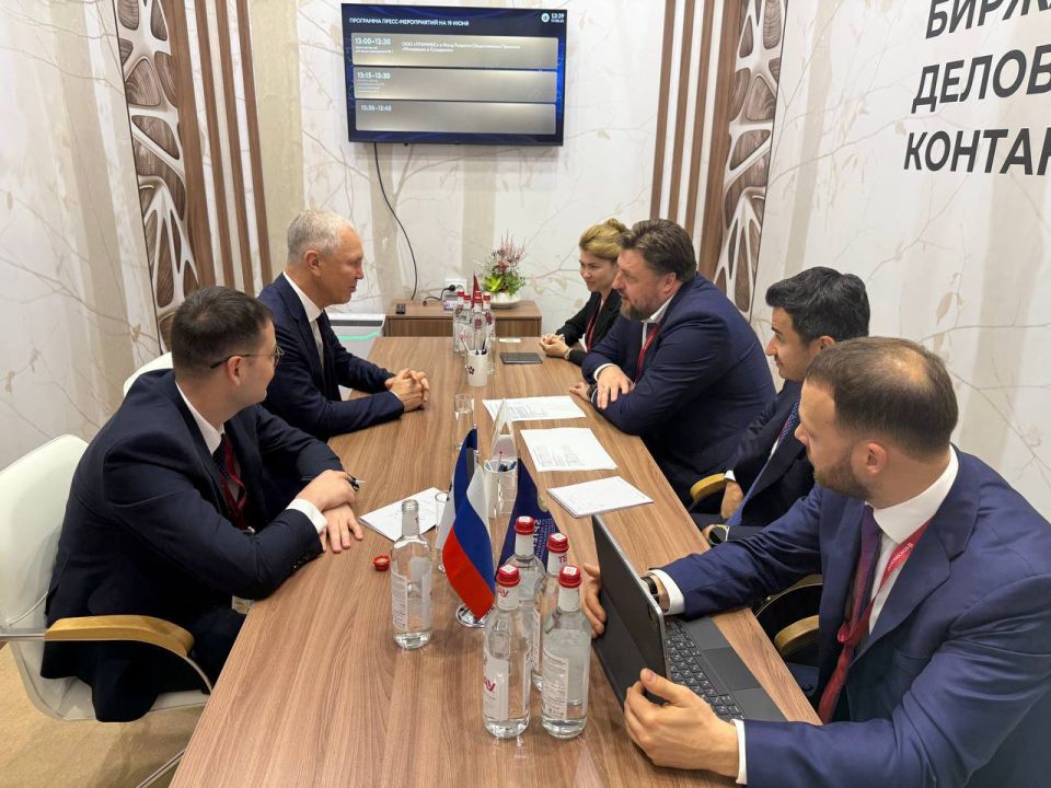 Владимир Сальдо: На встрече с гендиректором «Росагролизинга» Павлом Косовым обсудили, как ускорить обновление парка техники херсонских фермеров Владимир Сальдо: На встрече с гендиректором «Росагролизинга» Павлом Косовым обсудили, как ускорить обновление парка техники херсонских фермеров