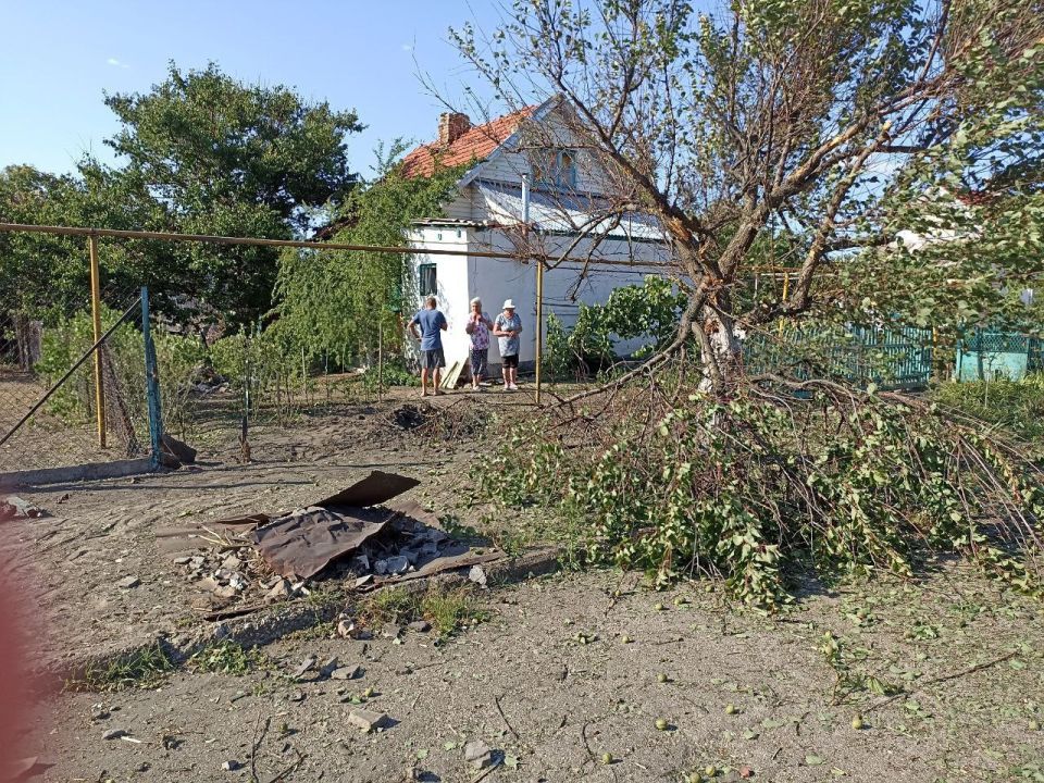 Енот из Херсона: 20 июня 2025 года в 17:00 в результате артиллерийского обстрела со стороны украинских вооружённых формирований пострадал жилой сектор в Новой Каховке Енот из Херсона: 20 июня 2025 года в 17:00 в результате артиллерийского обстрела со стороны украинских вооружённых формирований пострадал жилой сектор в Новой Каховке