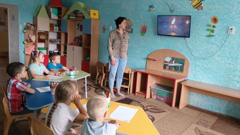 В преддверии Дня памяти и скорби в детских садах Новотроицкого муниципального округа прошли тематические мероприятия, посвящённые героям и событиям Великой Отечественной войны В преддверии Дня памяти и скорби в детских садах Новотроицкого муниципального округа прошли тематические мероприятия, посвящённые героям и событиям Великой Отечественной войны