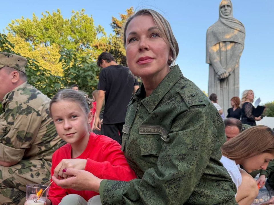 Офицеры следственного управления приняли участие в акции «Свеча Памяти» в городе Геническе Офицеры следственного управления приняли участие в акции «Свеча Памяти» в городе Геническе