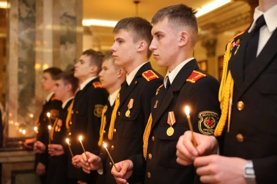 В крипту Храма-Памятника в честь Всех Святых в Минске заложена капсула с землей с братских захоронений защитников городов-героев России и Беларуси В крипту Храма-Памятника в честь Всех Святых в Минске заложена капсула с землей с братских захоронений защитников городов-героев России и Беларуси