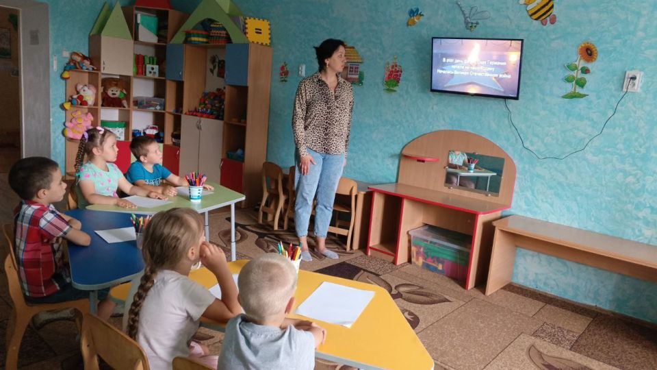 В преддверии Дня памяти и скорби в детских садах Новотроицкого муниципального округа прошли тематические мероприятия, посвящённые героям и событиям Великой Отечественной войны В преддверии Дня памяти и скорби в детских садах Новотроицкого муниципального округа прошли тематические мероприятия, посвящённые героям и событиям Великой Отечественной войны
