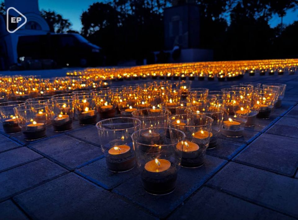 2000 свечей в память о погибших в Великую Отечественную войну защитниках Отечества и мирных жителях зажгли в Геническе волонтеры «Единой России» и участники СВО 2000 свечей в память о погибших в Великую Отечественную войну защитниках Отечества и мирных жителях зажгли в Геническе волонтеры «Единой России» и участники СВО