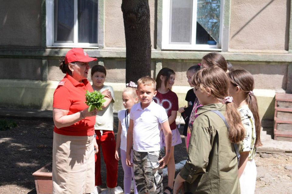 В преддверии памятной даты 22 июня - День памяти и скорби в Новотроицком центре детского и юношеского творчества прошла Всероссийская акция «Цветы памяти» В преддверии памятной даты 22 июня - День памяти и скорби в Новотроицком центре детского и юношеского творчества прошла Всероссийская акция «Цветы памяти»