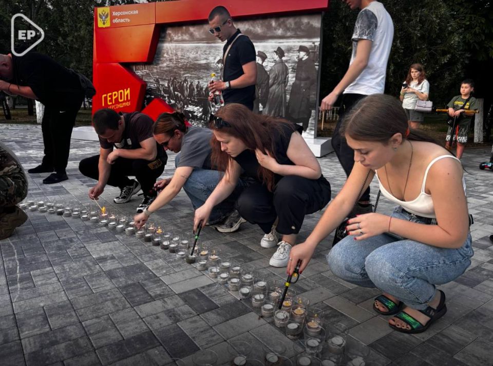 2000 свечей в память о погибших в Великую Отечественную войну защитниках Отечества и мирных жителях зажгли в Геническе волонтеры «Единой России» и участники СВО 2000 свечей в память о погибших в Великую Отечественную войну защитниках Отечества и мирных жителях зажгли в Геническе волонтеры «Единой России» и участники СВО