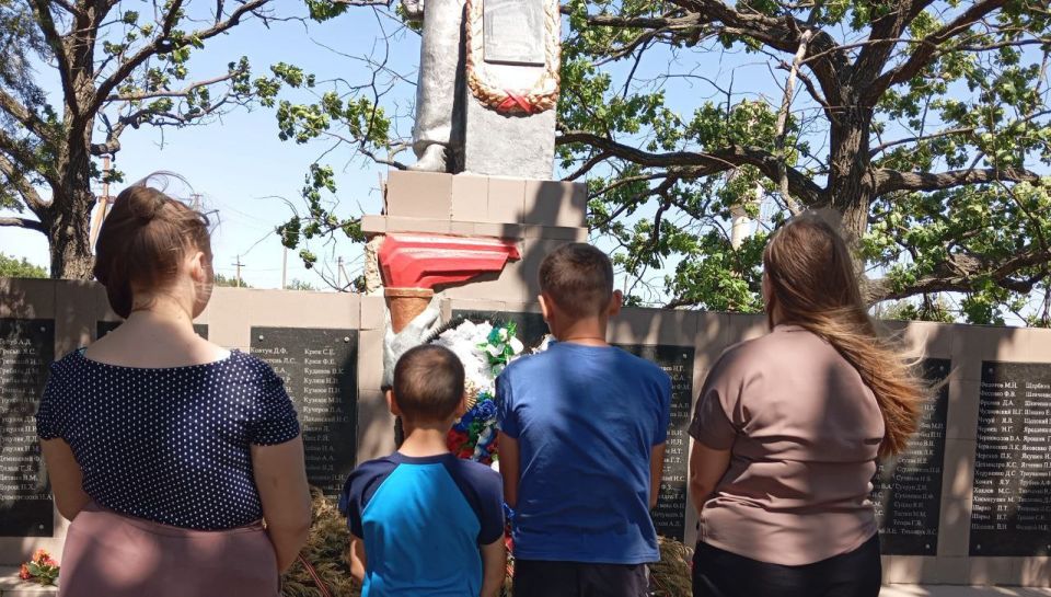 В Каховском округе прошли памятные мероприятия в учреждениях культуры ко Дню скорби и памяти В Каховском округе прошли памятные мероприятия в учреждениях культуры ко Дню скорби и памяти