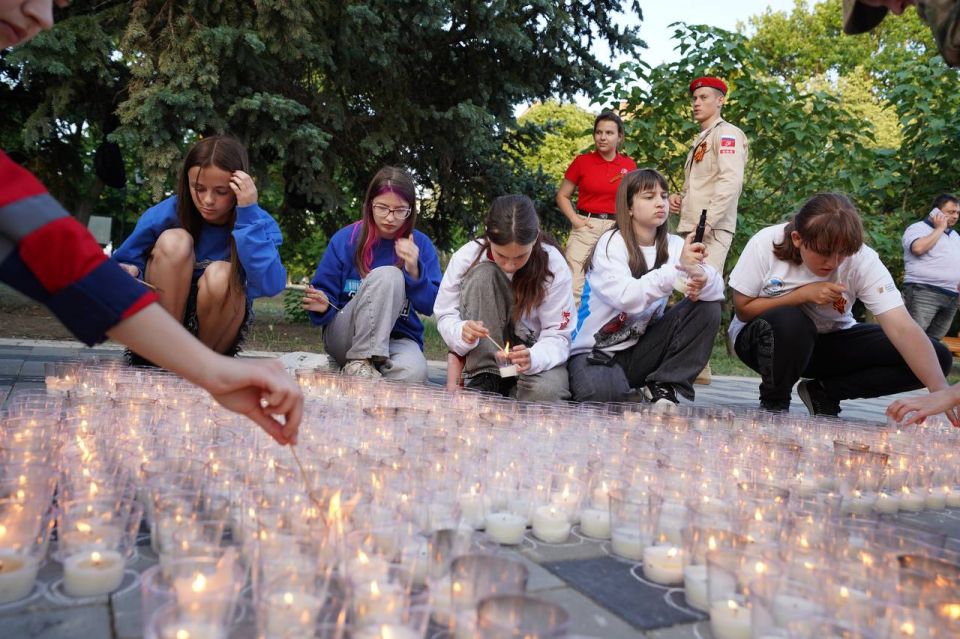 «Огненные картины войны»: в Геническе почтили память Героев Великой Отечественной «Огненные картины войны»: в Геническе почтили память Героев Великой Отечественной