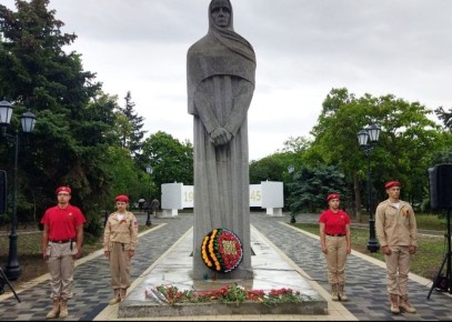 Памяти павших будьте достойны!