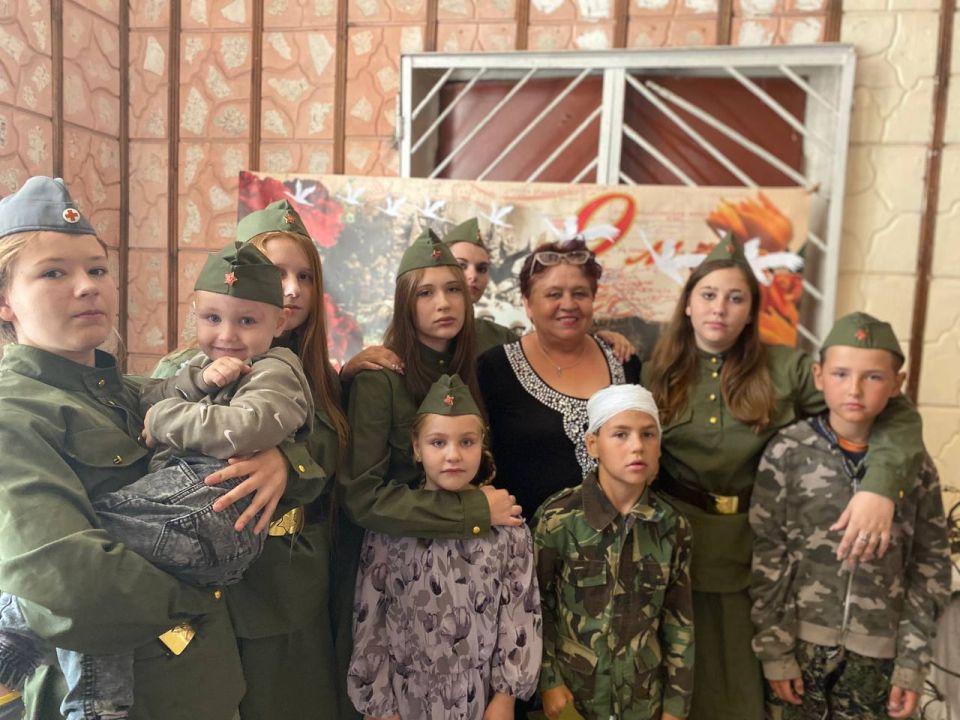 Военными песнями, танцами и стихами отметили День памяти и скорби в селе Семихатка