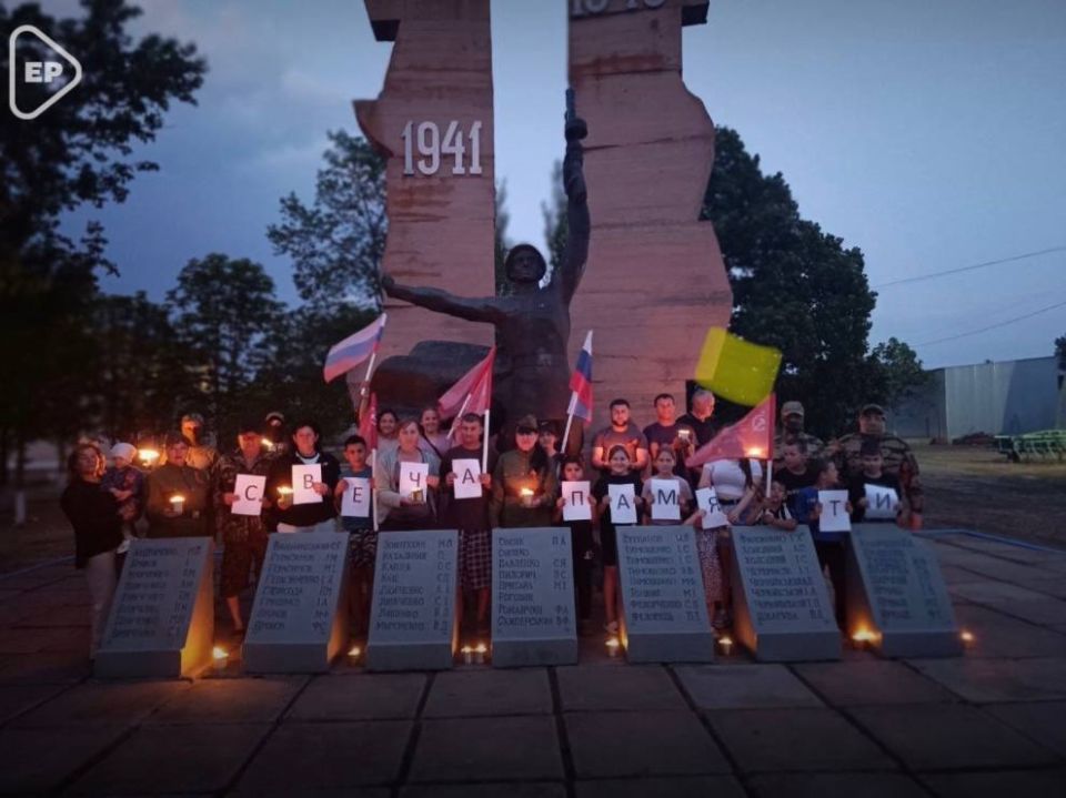 «Свеча памяти»: Единая Россия почтила погибших солдат Великой Отечественной войны в каждом округе Херсонской области «Свеча памяти»: Единая Россия почтила погибших солдат Великой Отечественной войны в каждом округе Херсонской области