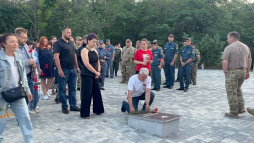 Павел Тропкин: Свечи, цветы, слова, слезы в память о погибших героях