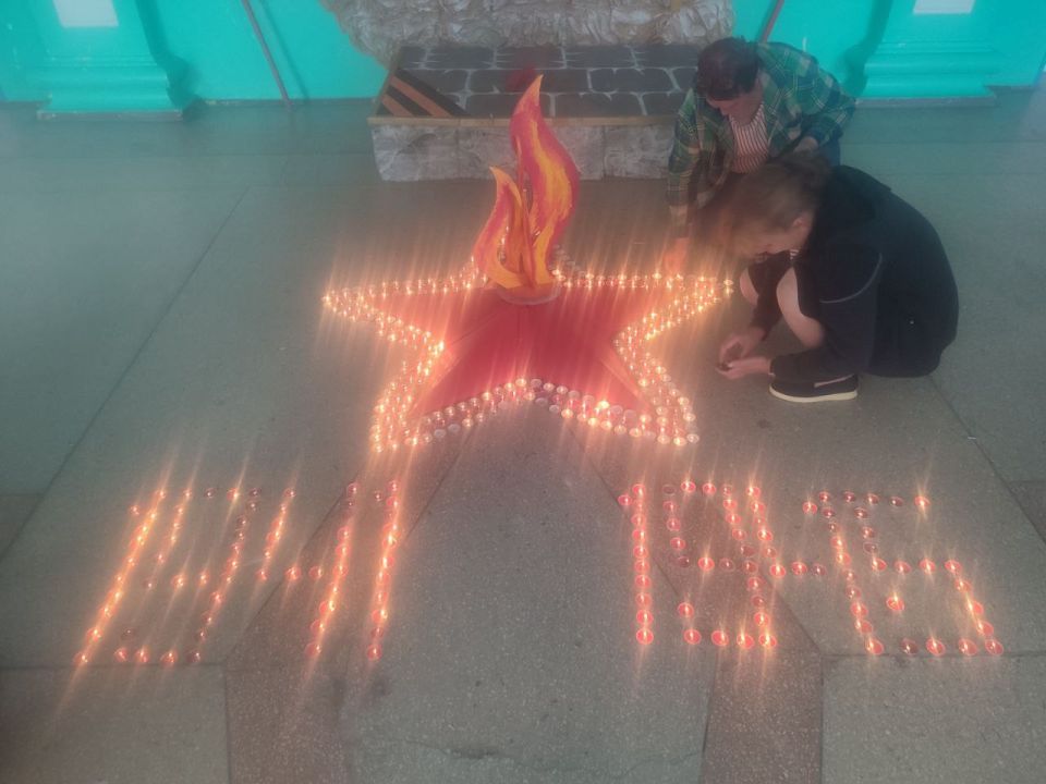 Свеча памяти.. Пускай огонь свечи, как символ веры, Горит о тех, кто предан был без меры, Кто голову сложил за мир земной… Зажжем свечу за вечный их покой… 22 июня, в День памяти и скорби, сотрудники МБУК... Свеча памяти.. Пускай огонь свечи, как символ веры, Горит о тех, кто предан был без меры, Кто голову сложил за мир земной… Зажжем свечу за вечный их покой… 22 июня, в День памяти и скорби, сотрудники МБУК...