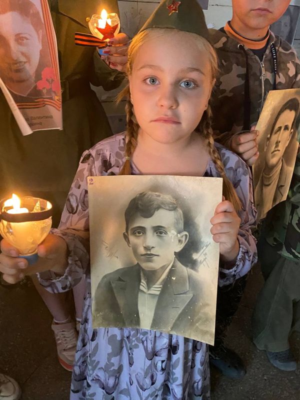 Военными песнями, танцами и стихами отметили День памяти и скорби в селе Семихатка