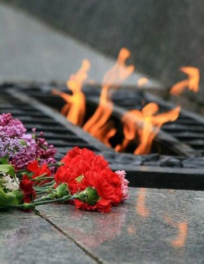 Минута молчания, посвященная Дню памяти и скорби, пройдет сегодня по всей стране в 12:15 по мск