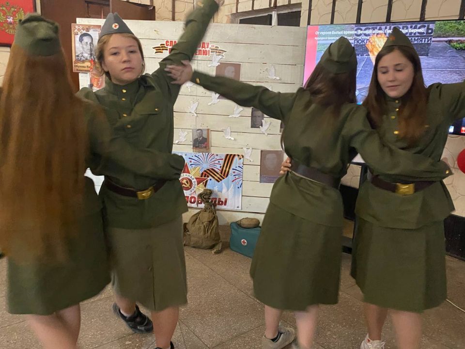 Военными песнями, танцами и стихами отметили День памяти и скорби в селе Семихатка