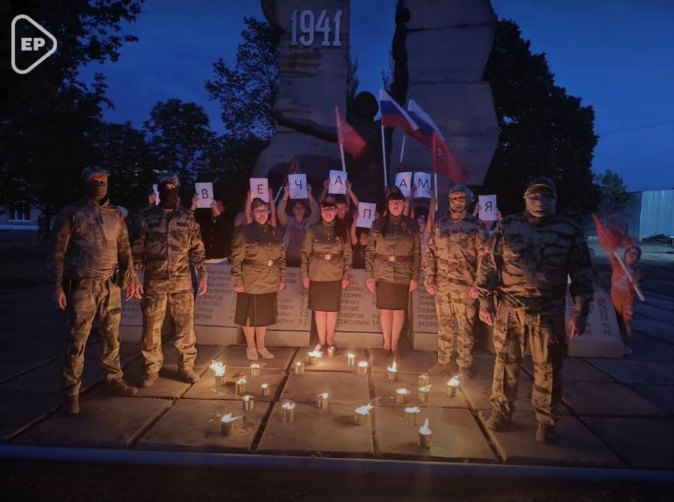 «Свеча памяти»: Единая Россия почтила погибших солдат Великой Отечественной войны в каждом округе Херсонской области «Свеча памяти»: Единая Россия почтила погибших солдат Великой Отечественной войны в каждом округе Херсонской области