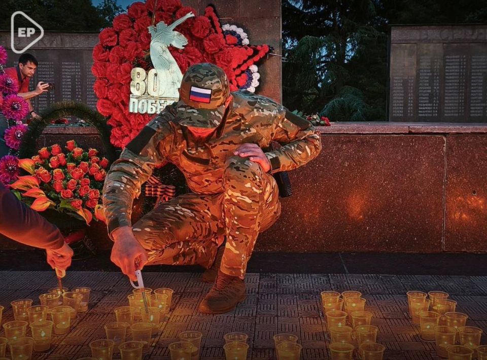 «Свеча памяти»: Единая Россия почтила погибших солдат Великой Отечественной войны в каждом округе Херсонской области «Свеча памяти»: Единая Россия почтила погибших солдат Великой Отечественной войны в каждом округе Херсонской области