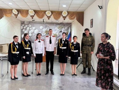 В школе Скадовска прошло торжественное вручение сертификатов учащимся кадетского класса
