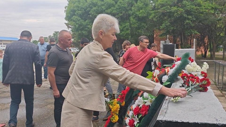 В Каланчаке почтили память погибших в Великой Отечественной войне В Каланчаке почтили память погибших в Великой Отечественной войне