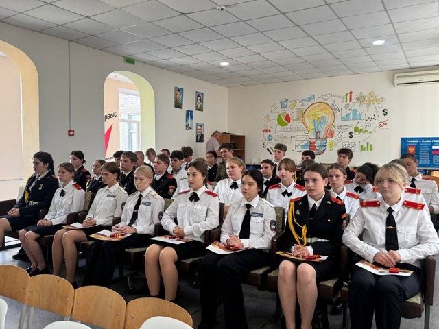 В Скадовской школе №1 торжественно вручили сертификаты учащимся кадетского класса В Скадовской школе №1 торжественно вручили сертификаты учащимся кадетского класса