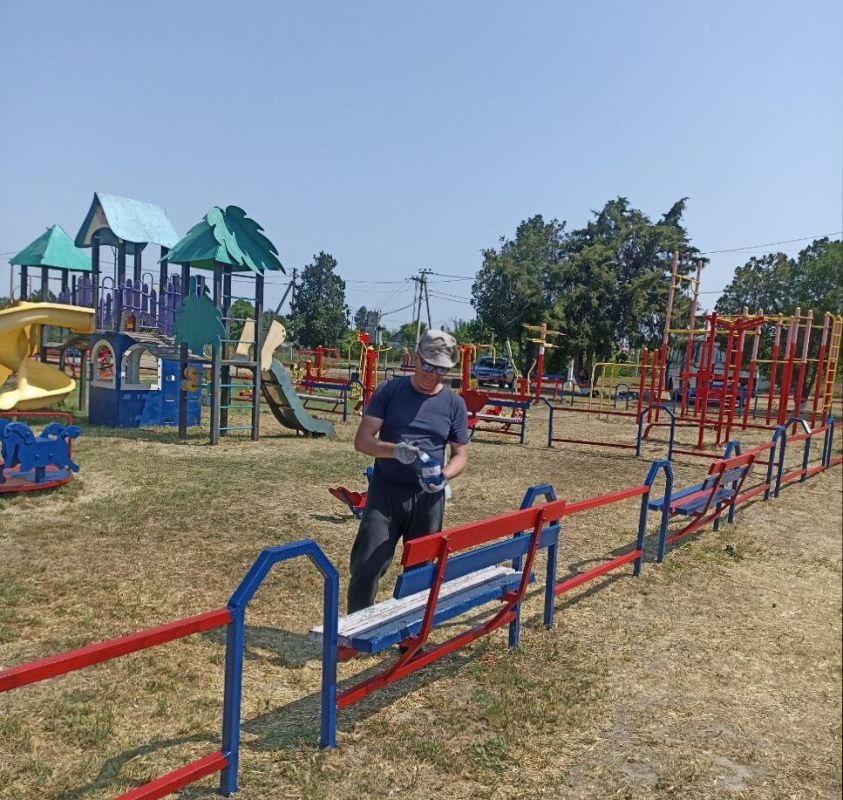 В селе Круглоозерка провели работы по благоустройству спортивно-игровой площадки В селе Круглоозерка провели работы по благоустройству спортивно-игровой площадки