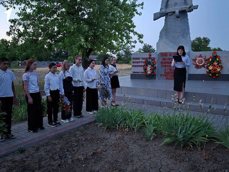 Первые Подовской школы почтили память героев Великой Отечественной войны Первые Подовской школы почтили память героев Великой Отечественной войны