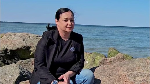Друзья, как и обещала, по вашим многочисленным просьбам я взяла интервью у Натальи Васильевны — той самой, чья ленточка на руке привлекла ваше внимание, когда она раздавала российские флаги на День России в парке Шевченко в...