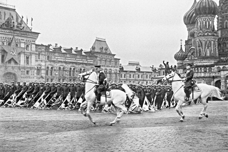 Энвер Абдураимов: Триумф вечности: Парад Победы 1945 Энвер Абдураимов: Триумф вечности: Парад Победы 1945