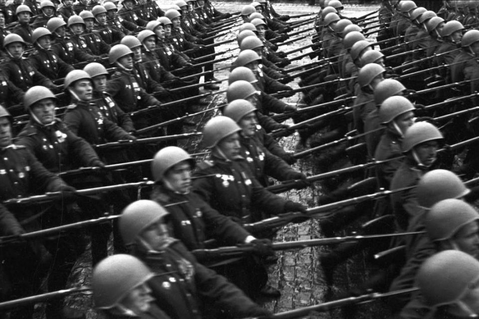 Энвер Абдураимов: Триумф вечности: Парад Победы 1945 Энвер Абдураимов: Триумф вечности: Парад Победы 1945