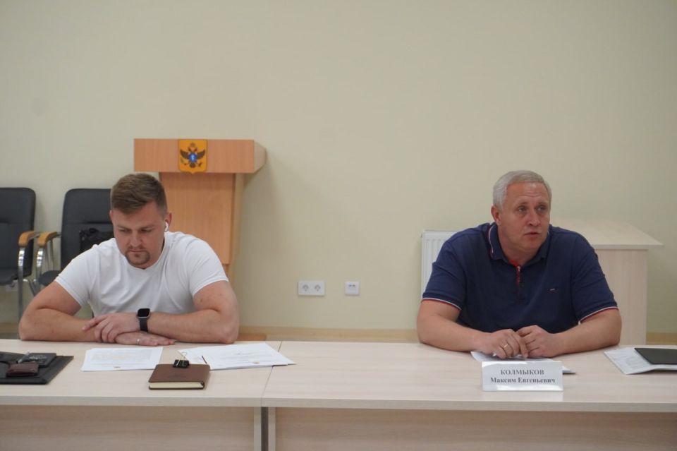 В Херсонской областной Думе прошло заседание Комитета по экономической политике, предпринимательству, промышленности и развитию инфраструктуры по председательством Игоря Щепелина В Херсонской областной Думе прошло заседание Комитета по экономической политике, предпринимательству, промышленности и развитию инфраструктуры по председательством Игоря Щепелина