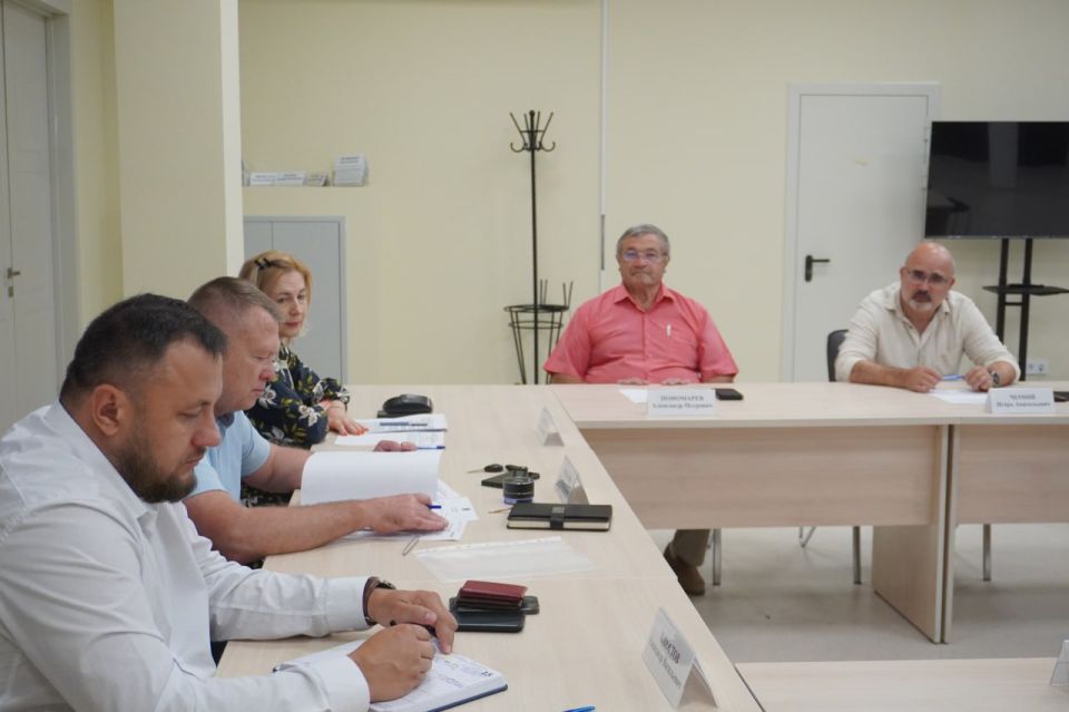 В Херсонской областной Думе прошло заседание Комитета по экономической политике, предпринимательству, промышленности и развитию инфраструктуры по председательством Игоря Щепелина В Херсонской областной Думе прошло заседание Комитета по экономической политике, предпринимательству, промышленности и развитию инфраструктуры по председательством Игоря Щепелина