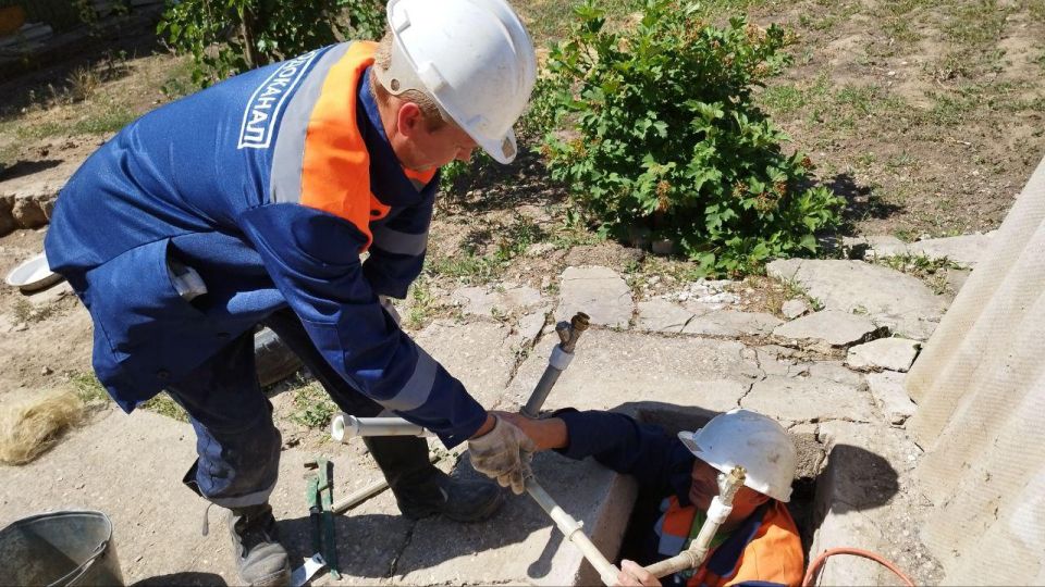 В Чаплынке продолжается замена счётчиков на водопроводе В Чаплынке продолжается замена счётчиков на водопроводе