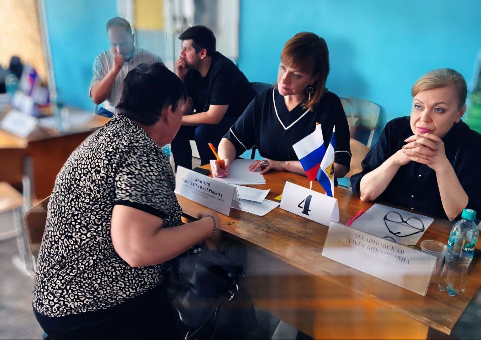 Заместитель министра промышленности и торговли Херсонской области Светлана Красуля провела встречу с жителями Ивановского муниципального округа в рамках работы мобильной приёмной Губернатора Заместитель министра промышленности и торговли Херсонской области Светлана Красуля провела встречу с жителями Ивановского муниципального округа в рамках работы мобильной приёмной Губернатора