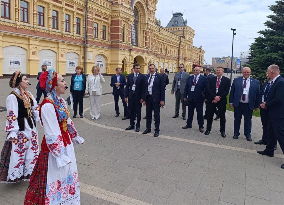 На полях Форума регионов России и Белоруссии прошла рабочая встреча Председателя Витебского областного исполнительного комитета Александра Субботина и Руководителя Постоянного Представительства Херсонской области при...