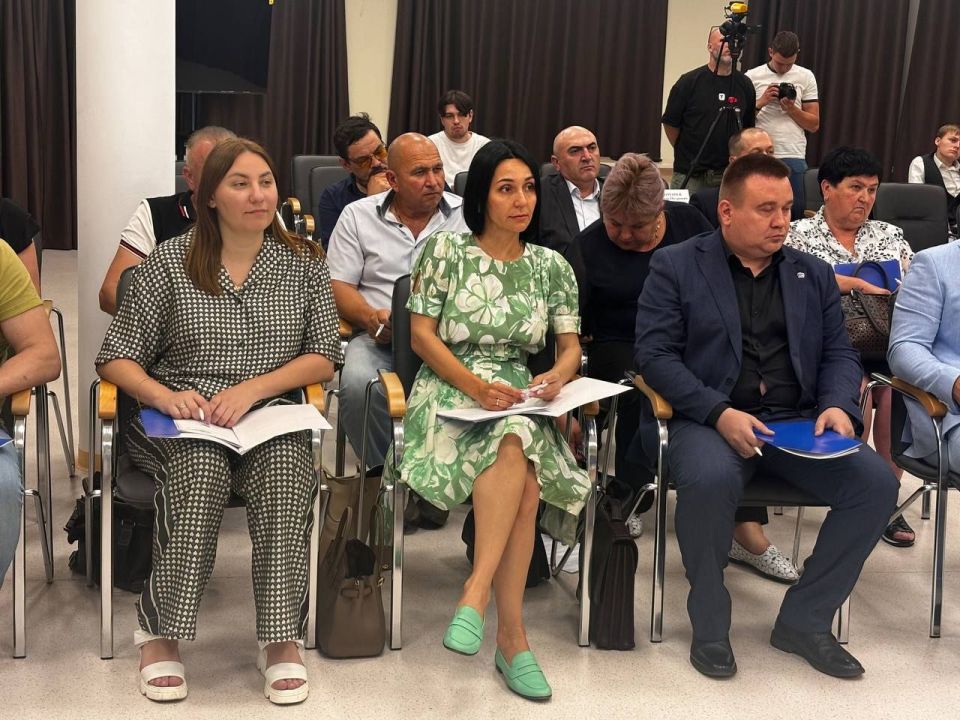 Евгения Кузьменко: Приняла участие в расширенном совещании с представителями "Единой России" , в ходе которого обсудили работу с обращениями граждан и реализацию народной программы партии Евгения Кузьменко: Приняла участие в расширенном совещании с представителями "Единой России" , в ходе которого обсудили работу с обращениями граждан и реализацию народной программы партии