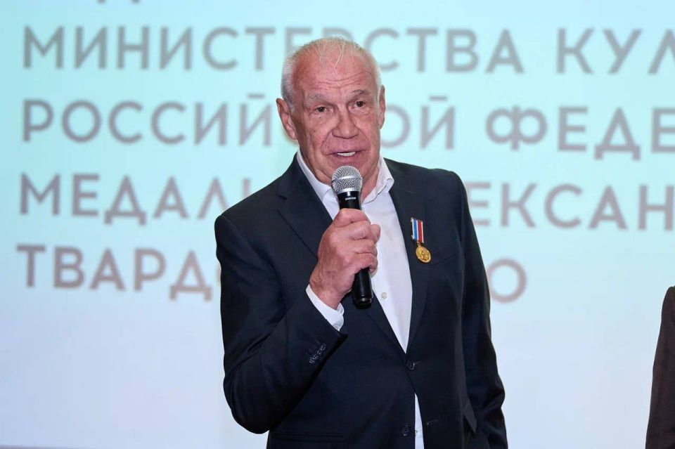 Министр культуры Ольга Любимова вручила медаль Александра Твардовского народному артисту России Сергею Гармашу Министр культуры Ольга Любимова вручила медаль Александра Твардовского народному артисту России Сергею Гармашу