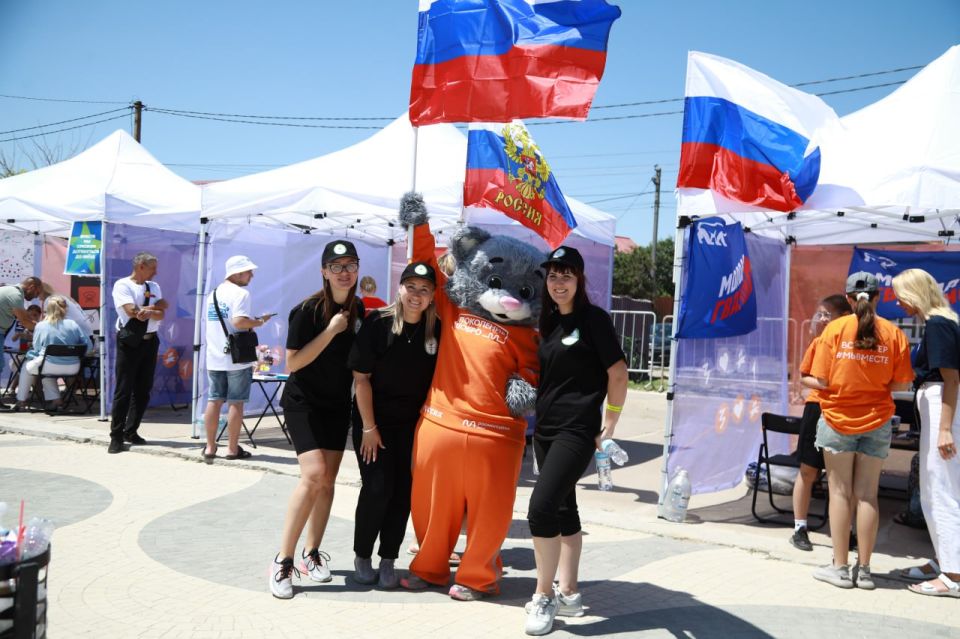 С Днём молодежи!. 27 июня молодёжь Херсонщины собралась на Геническом пляже, чтобы отметить свой главный праздник – День молодёжи С Днём молодежи!. 27 июня молодёжь Херсонщины собралась на Геническом пляже, чтобы отметить свой главный праздник – День молодёжи