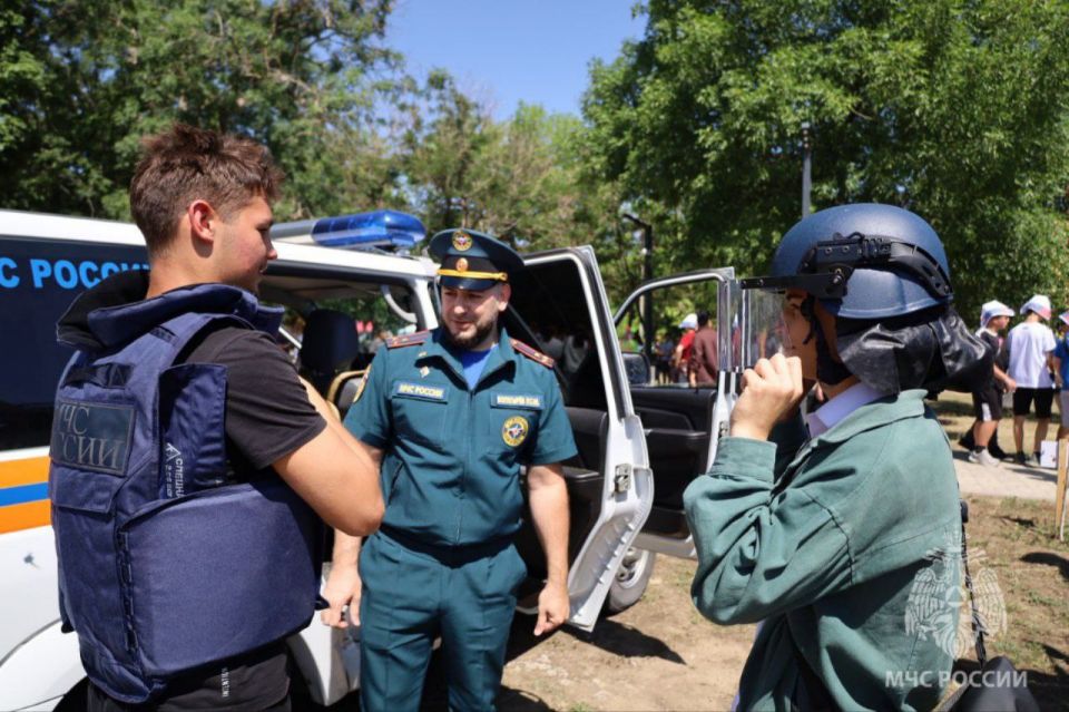 Сотрудники МЧС Херсонской области стали участниками Всероссийской ярмарки трудоустройства Сотрудники МЧС Херсонской области стали участниками Всероссийской ярмарки трудоустройства