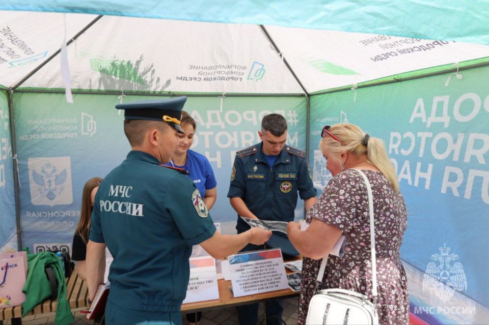 Сотрудники МЧС Херсонской области стали участниками Всероссийской ярмарки трудоустройства Сотрудники МЧС Херсонской области стали участниками Всероссийской ярмарки трудоустройства