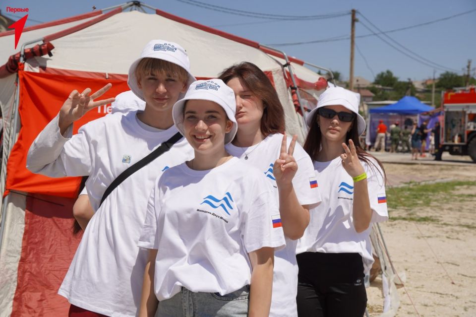 Пока кто-то листал ленту, на побережье Херсонщины молодёжь делала праздник своими руками Пока кто-то листал ленту, на побережье Херсонщины молодёжь делала праздник своими руками