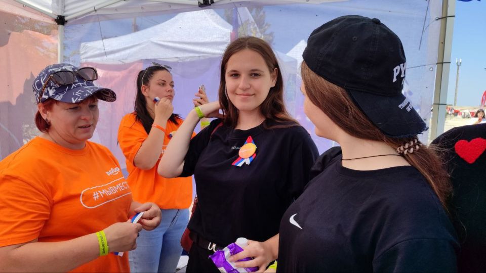 Молодёжь Чаплинского муниципального округа с энтузиазмом приняла участие в молодежном фестивале "День молодёжи двух морей" Молодёжь Чаплинского муниципального округа с энтузиазмом приняла участие в молодежном фестивале "День молодёжи двух морей"