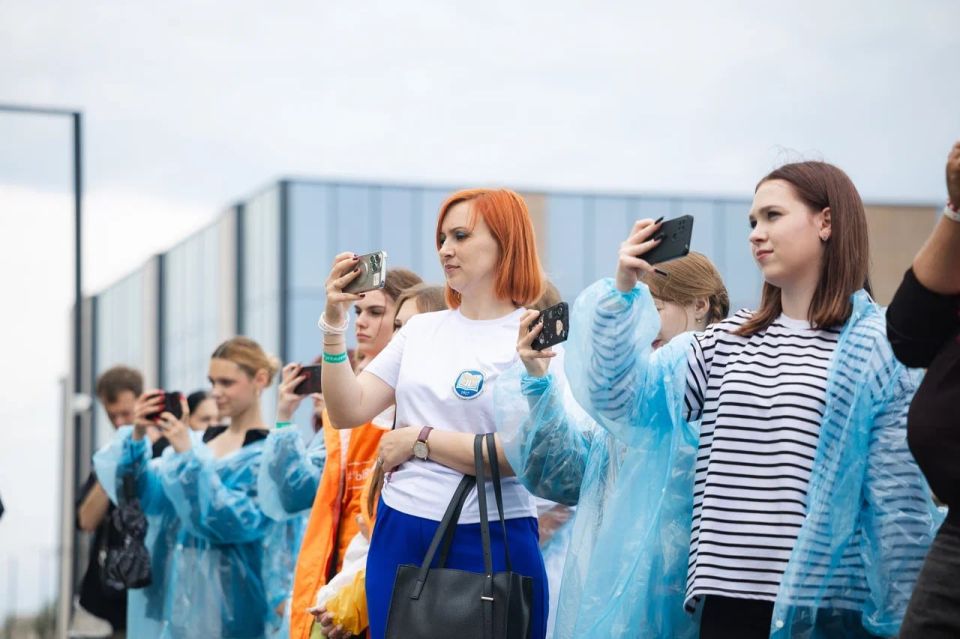 Подоспели фотографии с сегодняшнего открытия нового молодежного поселка «Счастливцево» Подоспели фотографии с сегодняшнего открытия нового молодежного поселка «Счастливцево»