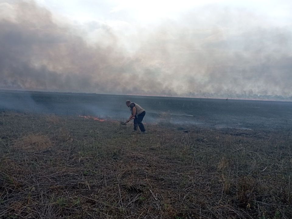 В Сергеевке местные жители ликвидировали пожар своими силами В Сергеевке местные жители ликвидировали пожар своими силами