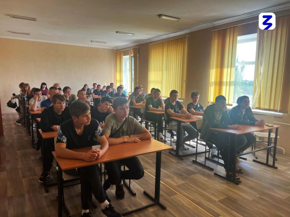 Общество «Знание» провело патриотическую лекцию для студентов Чаплынского аграрного колледжа Общество «Знание» провело патриотическую лекцию для студентов Чаплынского аграрного колледжа