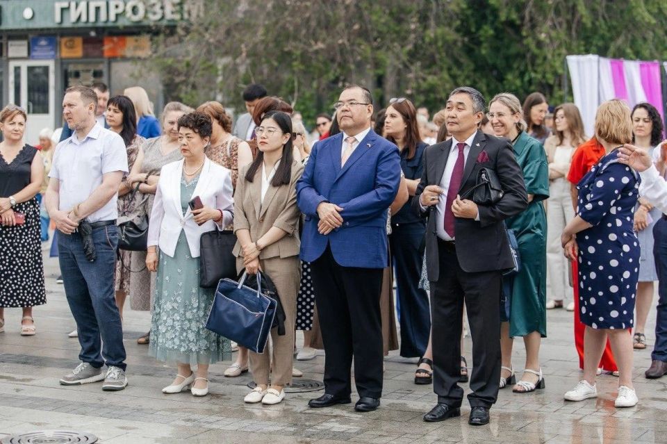 #* Подборка интересных новостей из регионов к этому часу: #* Подборка интересных новостей из регионов к этому часу: