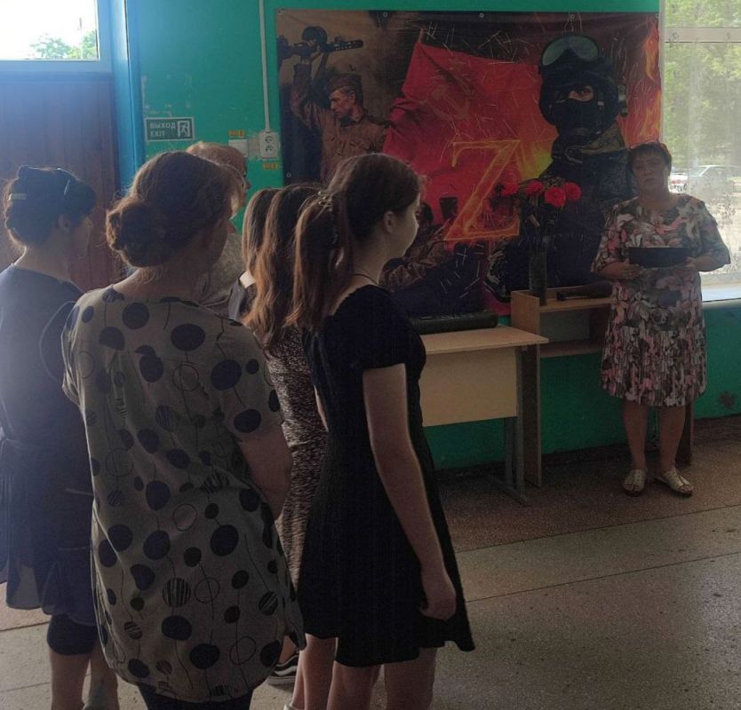 День ветеранов боевых действий – это день чествования всех, кто с оружием в руках отстаивал интересы страны, выполняя свой долг далеко за пределами учебных полигонов в разные периоды нашей истории День ветеранов боевых действий – это день чествования всех, кто с оружием в руках отстаивал интересы страны, выполняя свой долг далеко за пределами учебных полигонов в разные периоды нашей истории